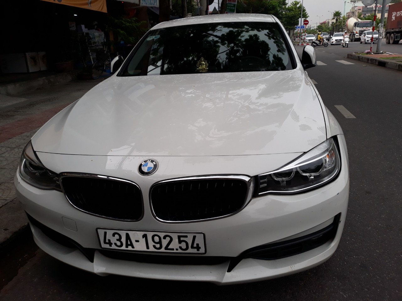Thuê xe BMW 320i tại đà nẵng