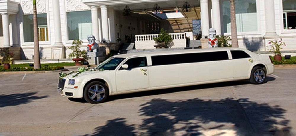 cho-thue-xe-cuoi-limousine-tai-da-nang-chrysler-limo-for-rent