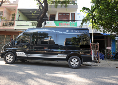 Cho khách thuê xe Dcar Limousine 10 chỗ tại Đà Nẵng 