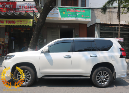 Thuê xe Land Cruiser tại Đà Nẵng 7 chỗ 