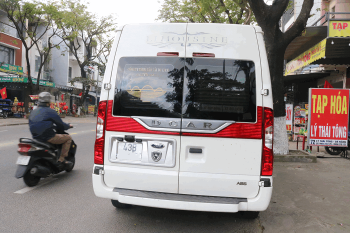 cho-thue-xe-dcar-limousine-9-cho-di-hoi-an-gia-re-(4).