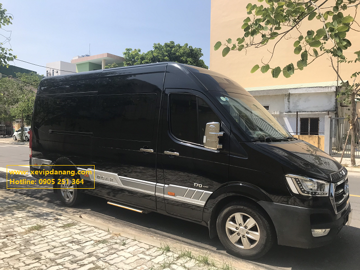 cho-thue-xe-dcar-limousine-9-cho-tai-da-nang-vip-2022-(2)