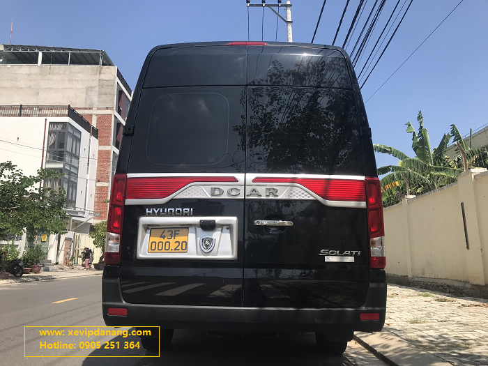 cho-thue-xe-dcar-limousine-9-cho-tai-da-nang-vip-2022-(3)