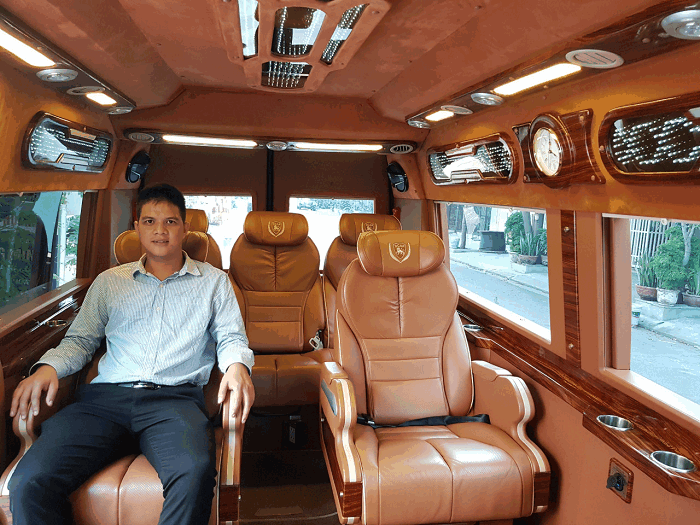 cho-thue-xe-hang-sang-dcar-limousine-luxury-9-cho-da-nang-(3)