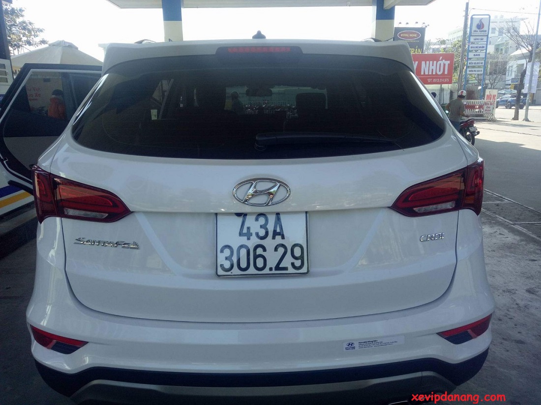 Cho thuê xe cao cấp Santafe Hyundai Đà Nẵng