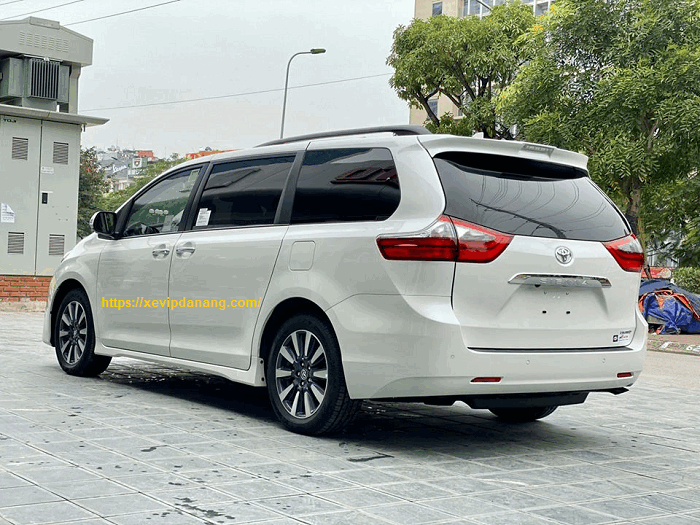 cho-thue-xe-toyota-sienna-tai-da-nang-(5)