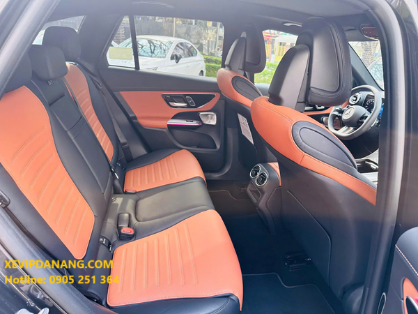cho-thue-xe-vip-mercedes-4-cho-tai-da-nang-(3)