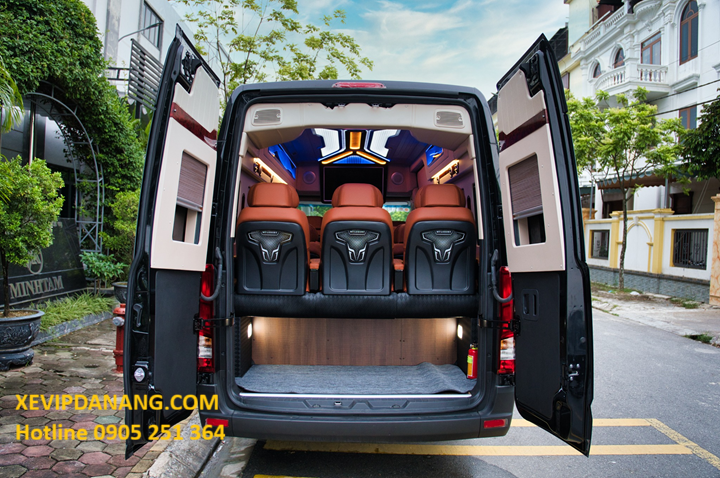 gia-thue-xe-limousine-9-cho-massage-da-nang-1-ngay-(4)