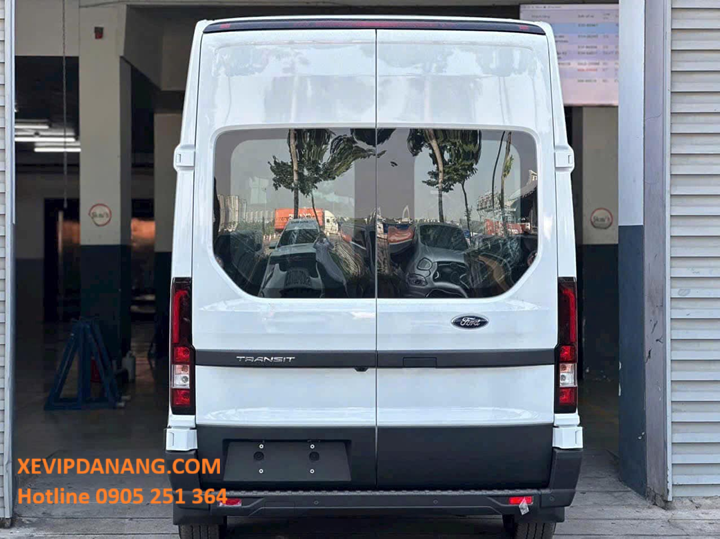 thue-xe-18-cho-ford-transit-premium-tai-da-nang-(4)
