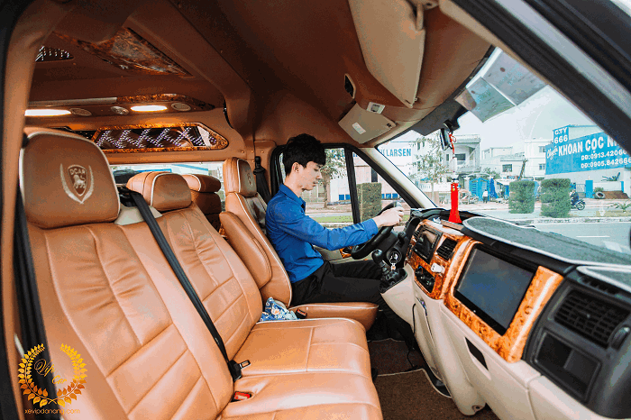 thue-xe-9-cho-limousine-dcar-tai-hue-(2)
