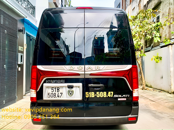 thue-xe-dcar-limousine-9-cho-don-san-bay-da-nang-di-hoi-an-(3)
