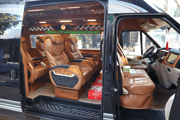 thue-xe-dcar-limousine-ford-9-cho-tai-da-nang-(2)