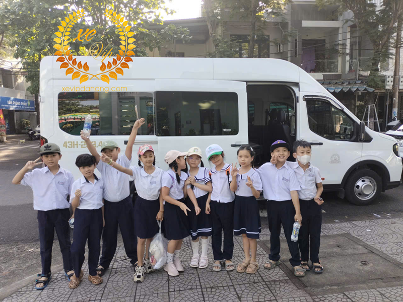 thue-xe-du-lich-ford-transit-18-cho-tai-da-nang-(1)