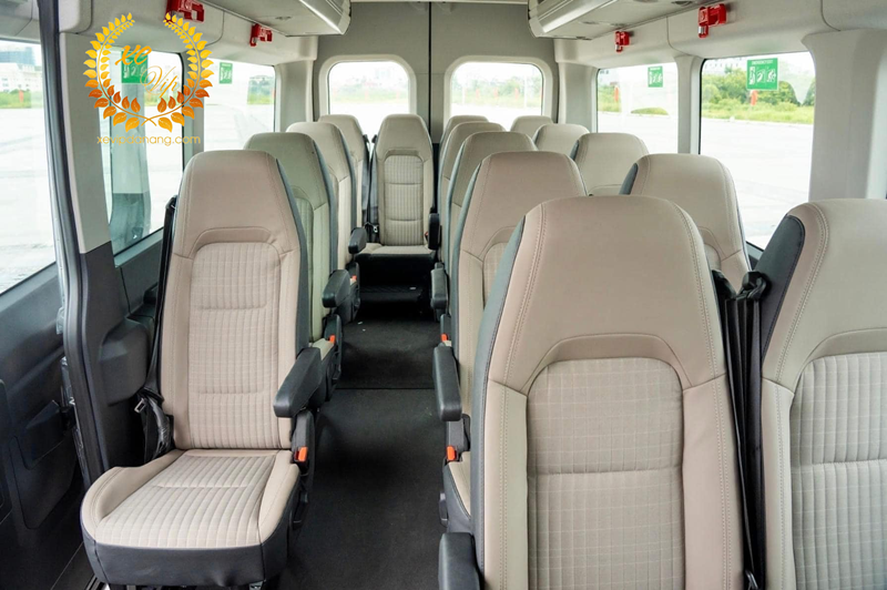 thue-xe-du-lich-ford-transit-18-cho-tai-da-nang-(2)