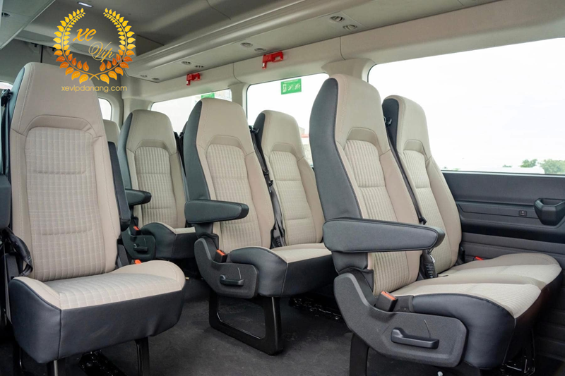 thue-xe-du-lich-ford-transit-18-cho-tai-da-nang-(4)