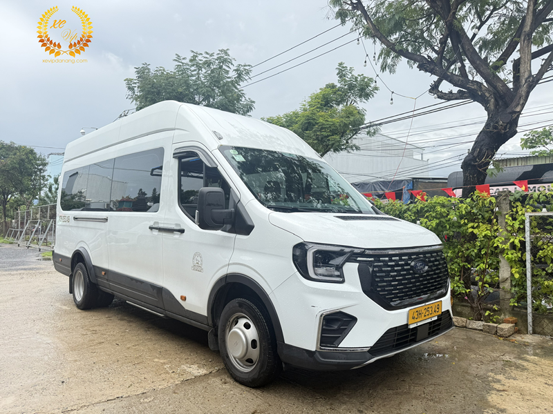 hue-xe-du-lich-ford-transit-18-cho-tai-da-nang-(5)