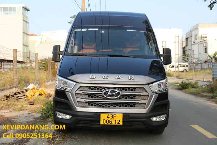 thue-xe-du-lich-limousine-9-cho-da-nang-(1)