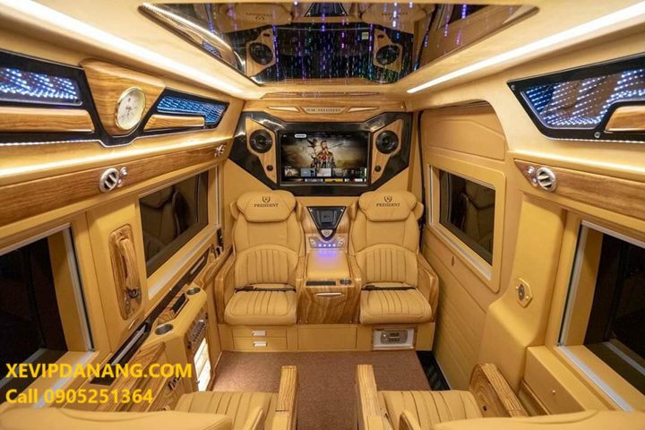 thue-xe-du-lich-limousine-9-cho-da-nang-(2)