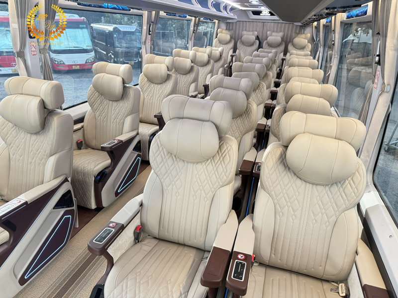 thue-xe-kim-long-limousine-24-cho-ghe-masage-da-nang-(3)