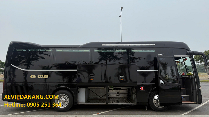 thue-xe-limousine-19-cho-da-nang-xe-moi-gia-re-(1)