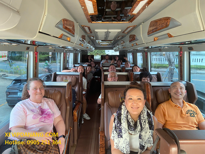 thue-xe-limousine-19-cho-da-nang-xe-moi-gia-re-(4)