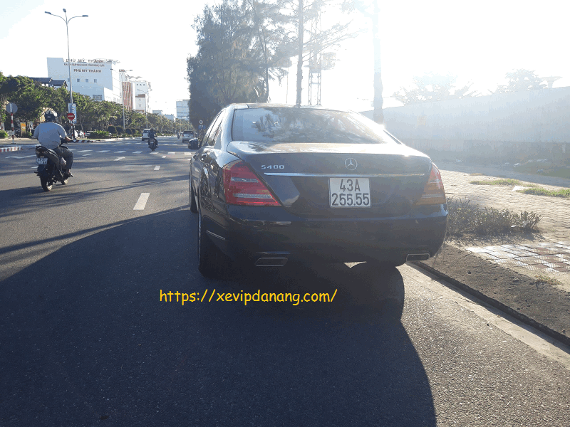 thue-xe-mercedes-s400-don-tien-san-bay-da-nang-(2)