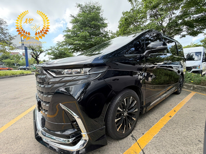 thue-xe-toyota-alphard-da-nang-phuc-vu-khach-vip-(1)