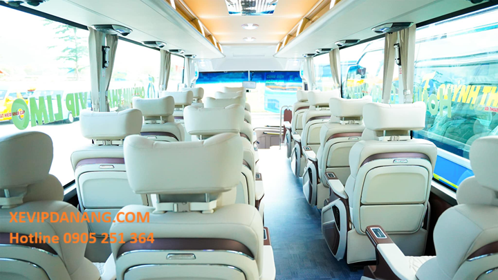 thue-xe-universe-limousine-28-cho-da-nang-cao-cap-(2)
