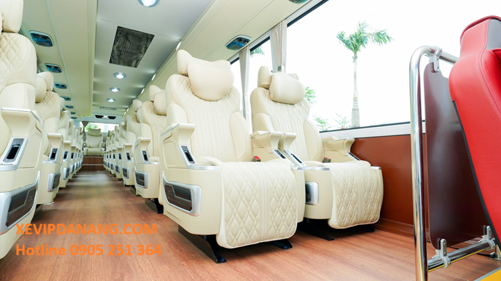 thue-xe-universe-limousine-28-cho-da-nang-cao-cap-(3)
