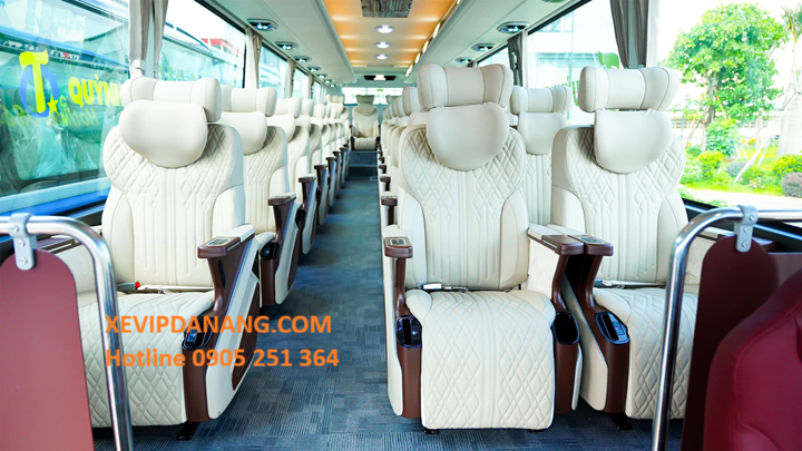 thue-xe-universe-limousine-28-cho-da-nang-cao-cap-(4)
