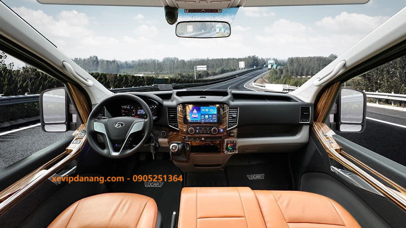 xe-dcar-limousine-9-cho-2024-co-gi-vip-(1)