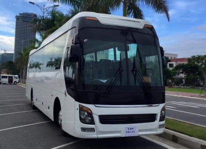Cho thuê xe 45 chỗ Universe tại Đà Nẵng Cho thuê xe 45 chỗ Universe tại Đà Nẵng