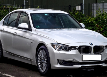 Cho thuê xe du lịch VIP BMW 320i đời mới Cho thuê xe du lịch VIP BMW 320i đời mới