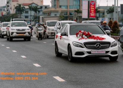 Thuê xe rước dâu Mercedes 4 chỗ tại Đà Nẵng  Thuê xe rước dâu Mercedes 4 chỗ tại Đà Nẵng